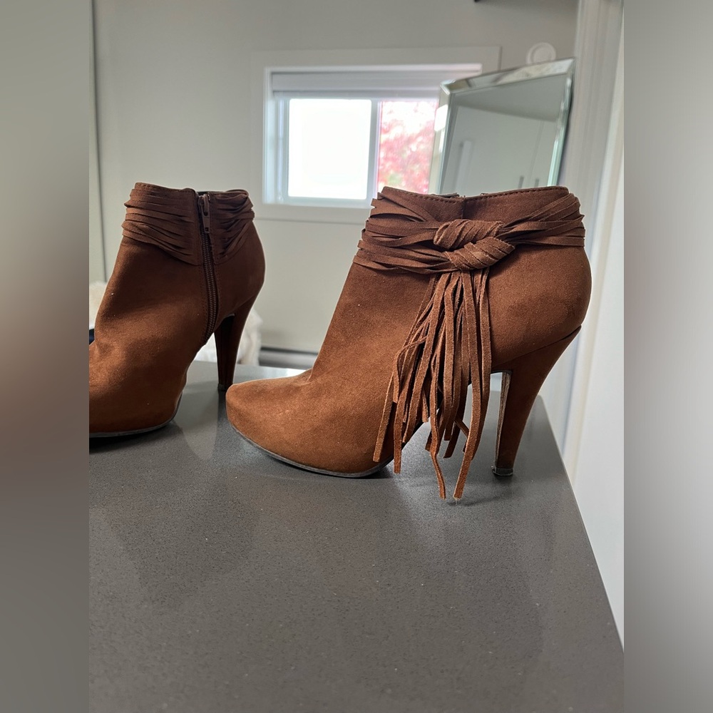SIZE 7 CALL IT SPRING MADELINE GIRL BROWN BOOTIES
